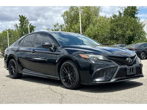 Used 2021 Toyota Camry SE FWD image 8