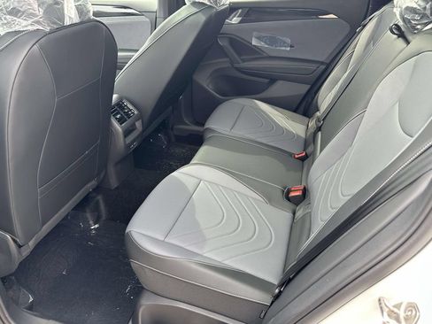 New 2026 Volkswagen Tiguan SE R-Line FWD image 10