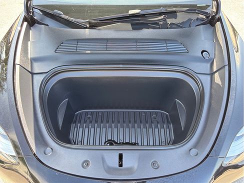 Used 2023 Tesla Model Y Long Range AWD/4WD image 44
