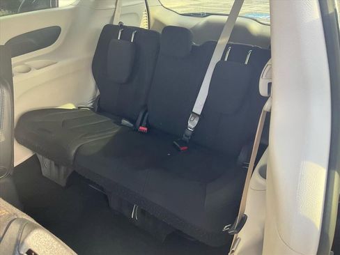 Used 2020 Chrysler Pacifica Touring w/ Cold Weather Group image 19