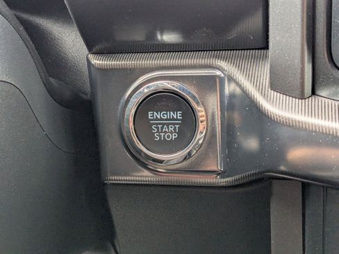 Certified 2025 Ford F150 Lariat image 25