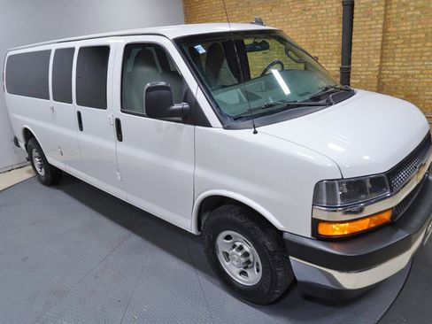 Used 2020 Chevrolet Express 3500 LS w/ Chrome Appearance Package image 7