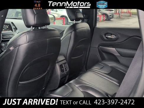 Used 2019 Jeep Cherokee Latitude Plus w/ Cold Weather Group image 11