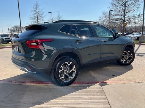 Used 2025 Chevrolet Trax LT image 6