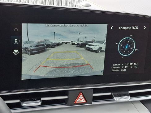 Used 2025 Hyundai Elantra Limited image 27