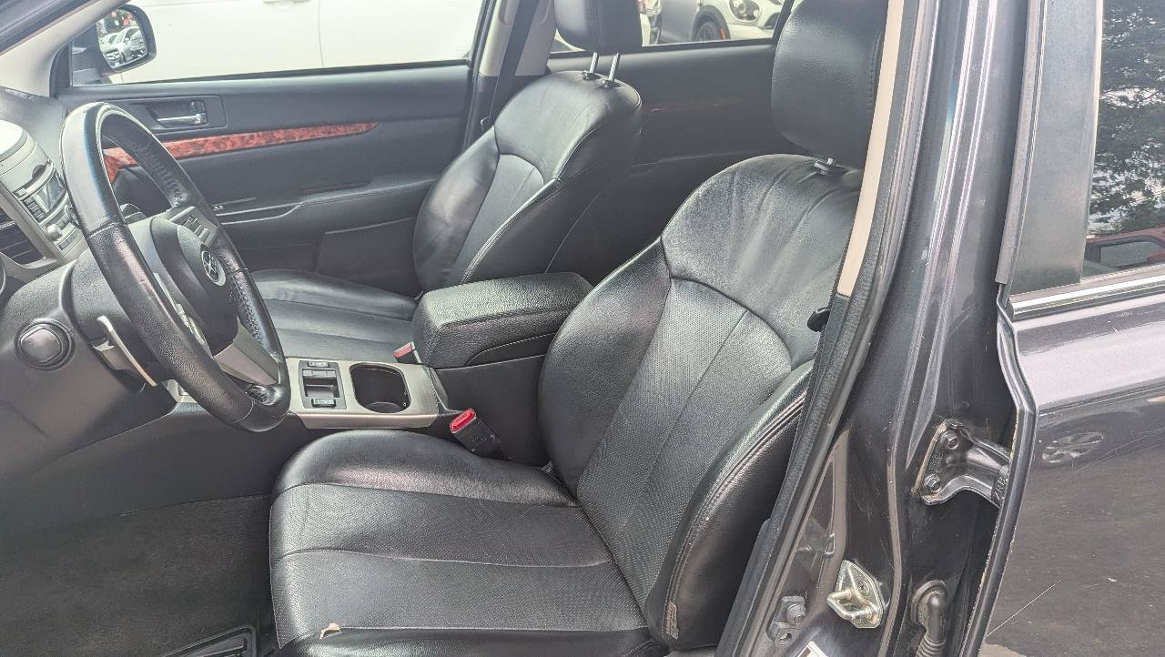 Used 2011 Subaru Outback 2.5i Limited AWD/4WD image 9