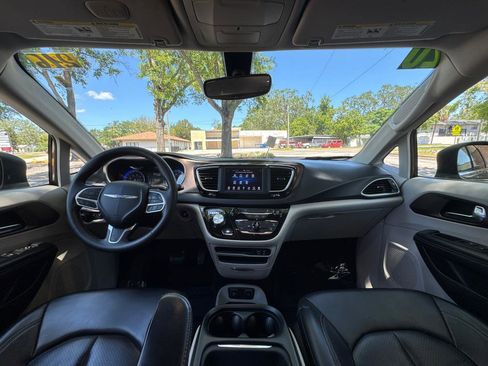 Used 2020 Chrysler Voyager Lxi FWD image 22