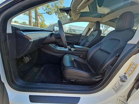 Used 2023 Tesla Model 3 Standard Range image 4