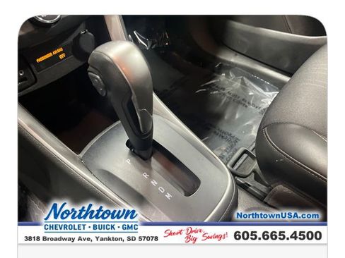 Used 2022 Chevrolet Trax LT w/ LT Convenience Package AWD/4WD image 29