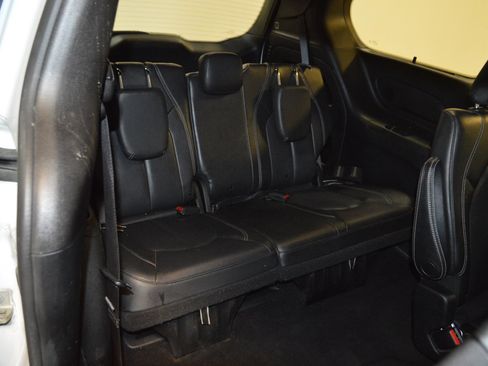 Used 2019 Chrysler Pacifica Touring-L Plus w/ S Appearance Package image 14