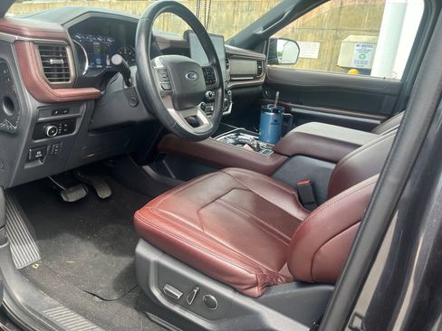 Used 2024 Ford Expedition Limited RWD image 5