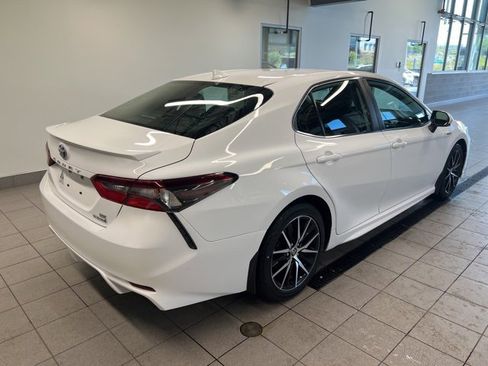 Used 2021 Toyota Camry SE w/ Cold Weather Package image 7