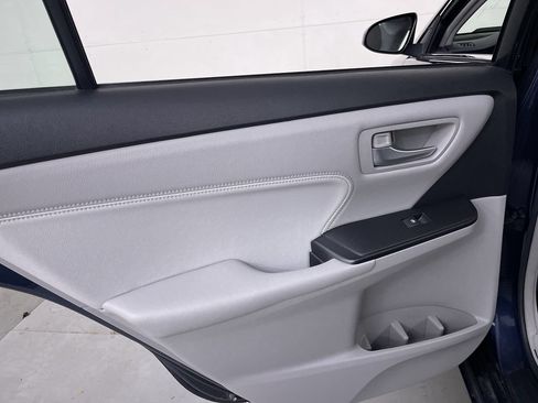 Used 2017 Toyota Camry XLE w/ Moonroof Package FWD image 21