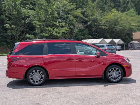Used 2026 Honda Odyssey Touring image 10
