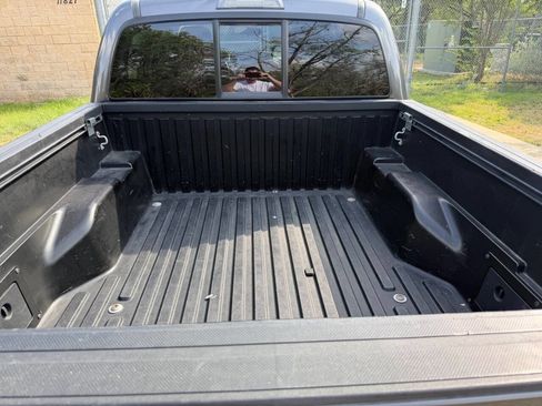 Used 2016 Toyota Tacoma SR5 w/ Towing Package image 9