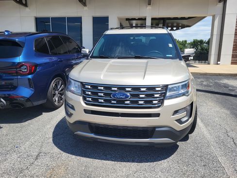 Used 2017 Ford Explorer Limited FWD image 2