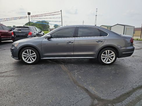 Used 2018 Volkswagen Passat 2.0T SE FWD image 24