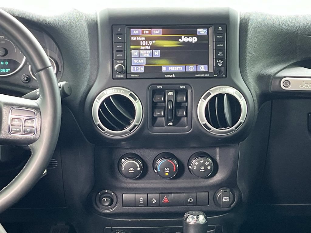 Used 2016 Jeep Wrangler Unlimited Sahara w/ Connectivity Group AWD/4WD image 16