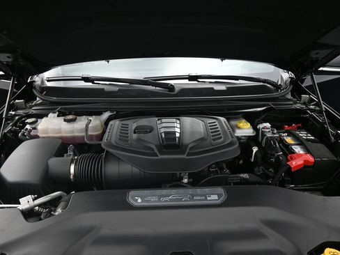 Used 2025 Jeep Wagoneer Series III w/ Premium Group I AWD/4WD image 35
