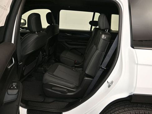 New 2025 Jeep Grand Cherokee L Laredo image 25