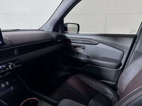 Used 2025 Honda Pilot Black Edition image 25