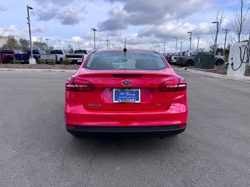 Certified 2017 Ford Focus SE FWD image 3