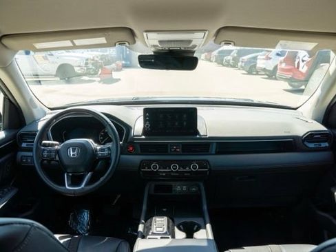 Used 2025 Honda Pilot EX-L image 13