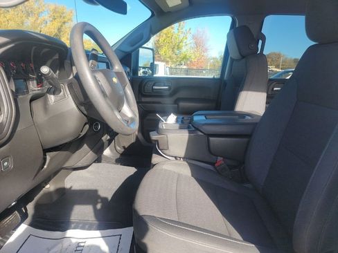 Used 2025 Chevrolet Silverado 2500 Custom w/ Custom Value Package image 10