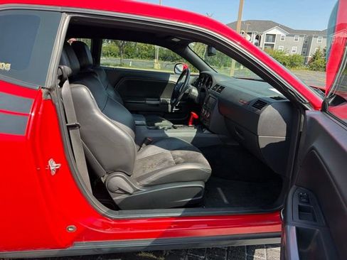 Used 2014 Dodge Challenger R/T RWD image 11