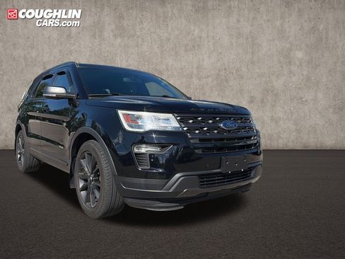Used 2018 Ford Explorer XLT w/ Equipment Group 202A FWD image 1