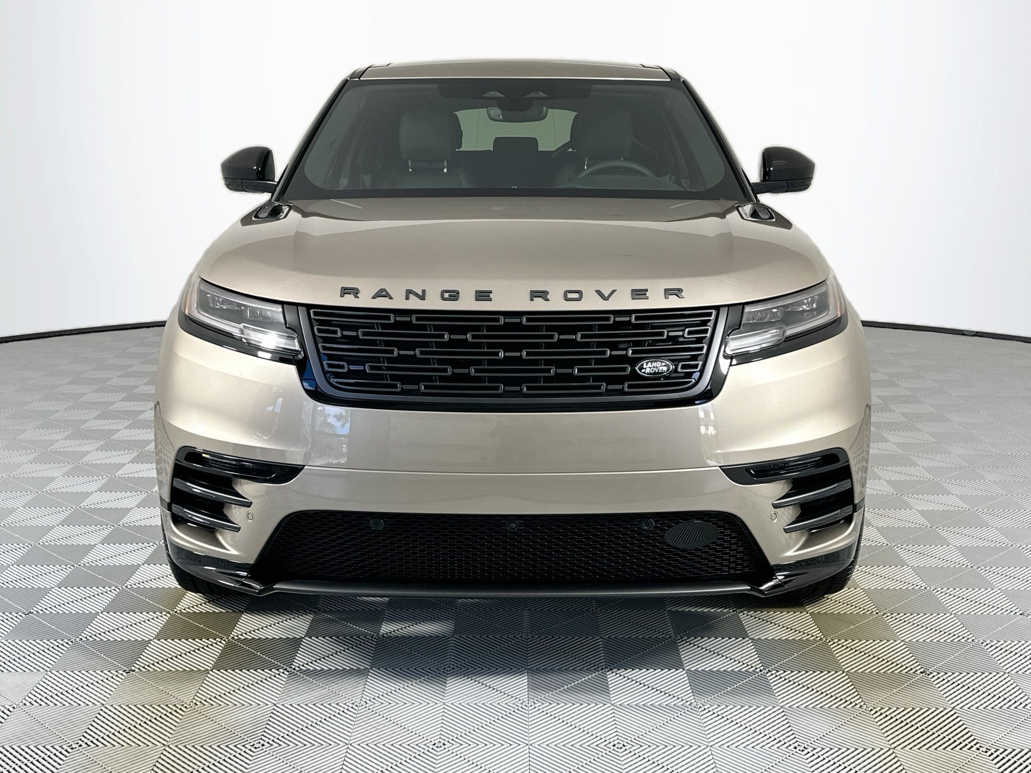 Used 2026 Land Rover Range Rover Velar Dynamic SE AWD/4WD image 2