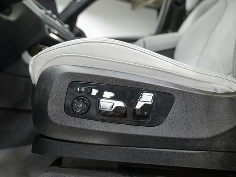 Used 2024 BMW X7 xDrive40i w/ M Sport Package AWD/4WD image 13