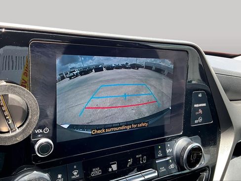 Used 2023 Toyota Highlander L FWD image 25
