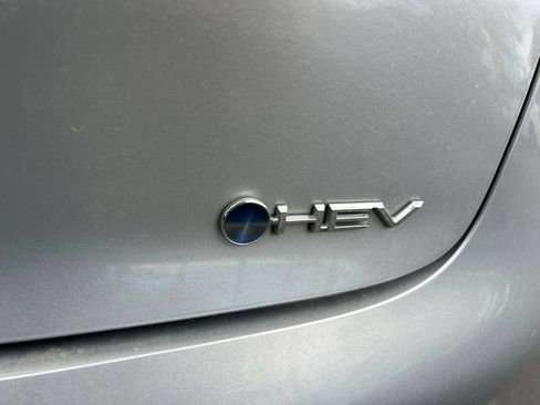 Used 2025 Toyota Prius LE FWD image 9