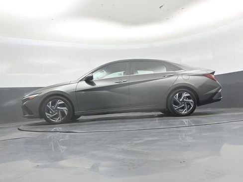 Used 2024 Hyundai Elantra Limited FWD image 43