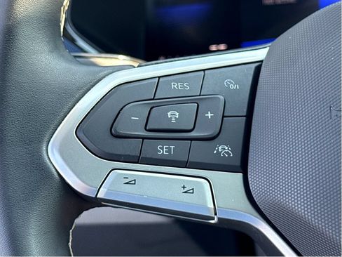 Used 2023 Volkswagen Taos SE w/ Panoramic Sunroof Package AWD/4WD image 15