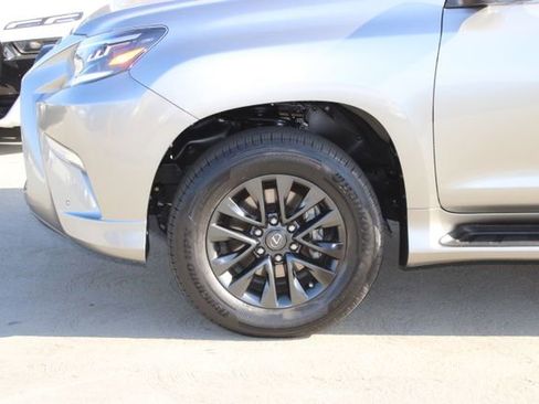 Certified 2023 Lexus GX 460 Premium w/ Premium Package AWD/4WD image 4