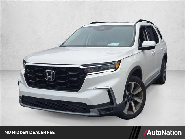 Used 2025 Honda Pilot Touring image 1