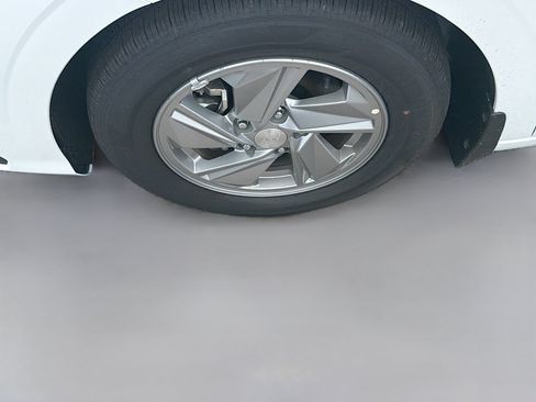 New 2026 Hyundai Elantra SE FWD image 23