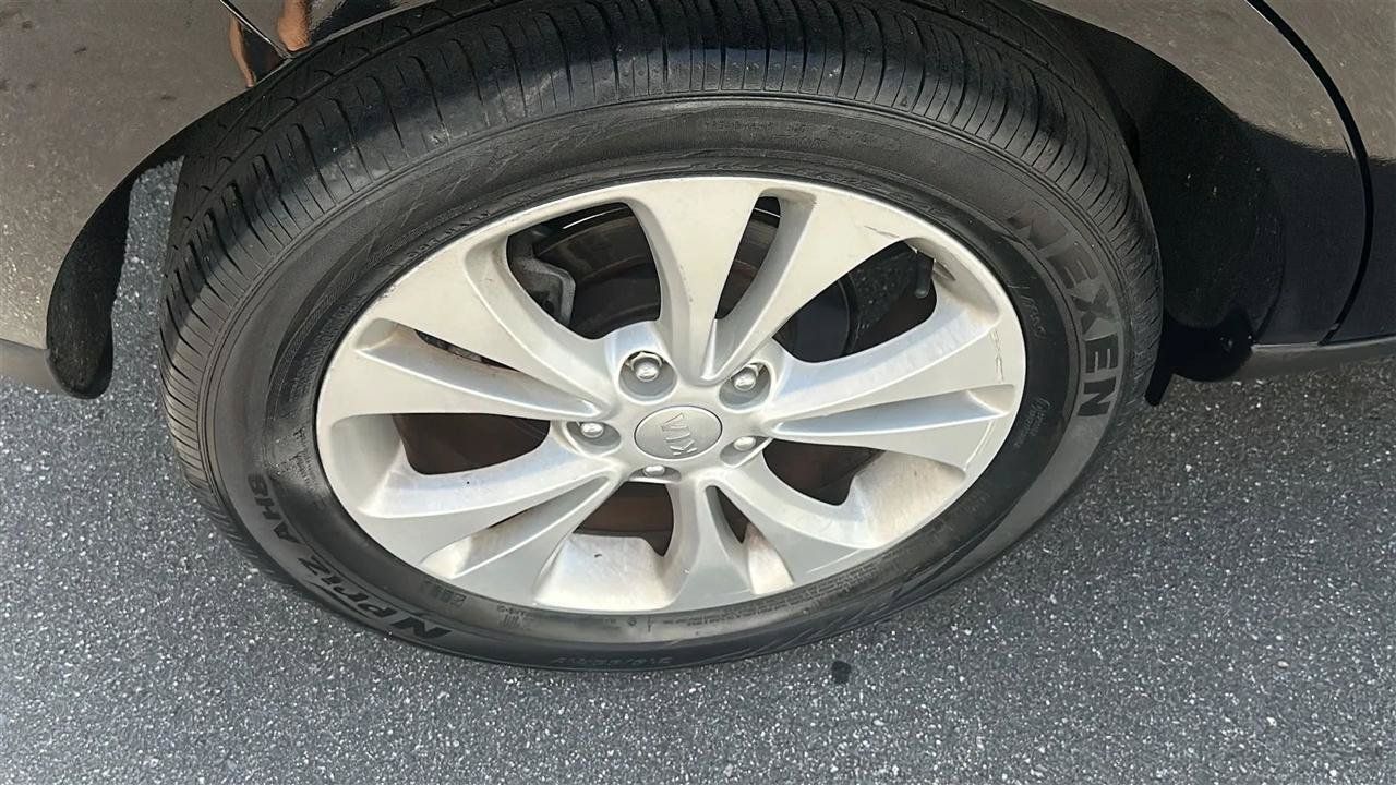 Used 2016 Kia Soul + FWD image 17