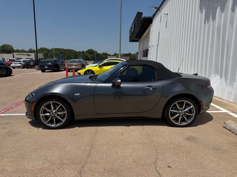 Used 2022 MAZDA MX-5 Miata Grand Touring w/ Weather Package RWD image 3