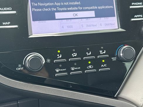 Used 2019 Toyota Camry LE image 18