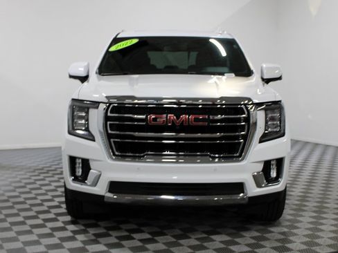 Used 2022 GMC Yukon SLT w/ SLT Premium Package image 9