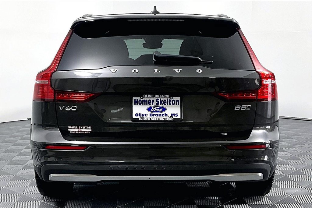 Used 2025 Volvo V60 B5 Cross Country Plus AWD/4WD image 4