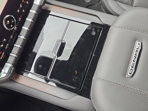 New 2026 GMC Yukon Denali w/ Denali Reserve Package image 15