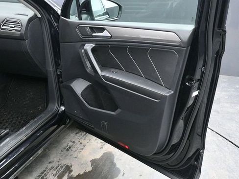 Used 2022 Volkswagen Tiguan SE image 9