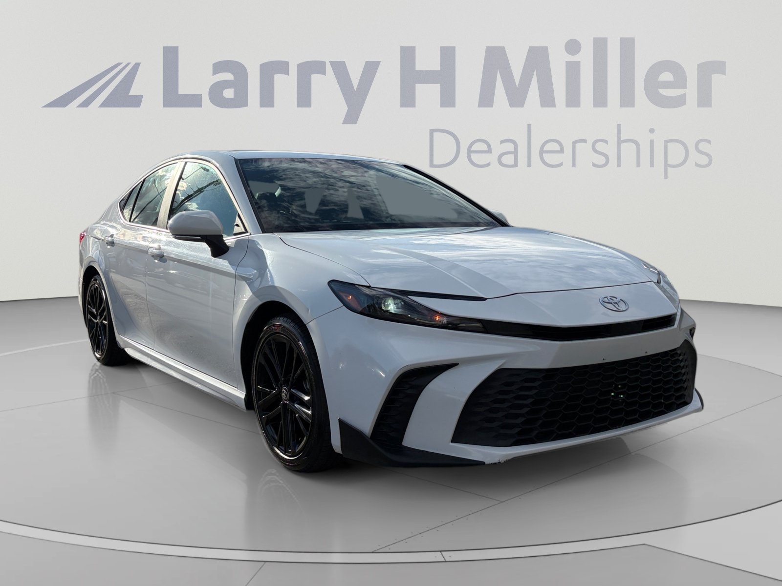 Used 2025 Toyota Camry SE FWD image 7
