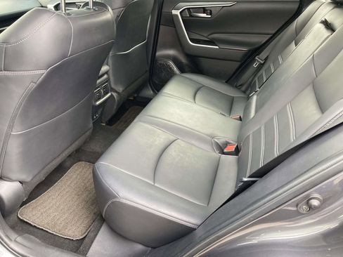 Used 2021 Toyota RAV4 XLE Premium image 16