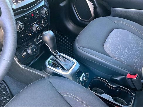 Certified 2023 Jeep Renegade Latitude w/ Sun/Sound Group image 16