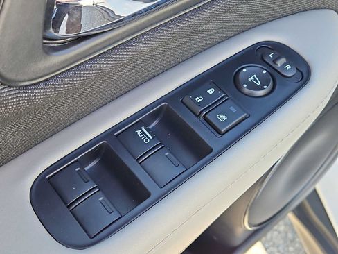 Certified 2021 Honda HR-V LX image 13